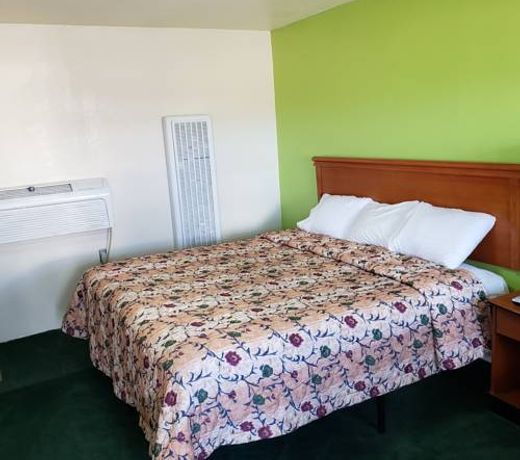OYO Hotel Rose's Willcox - North Haskell Ave