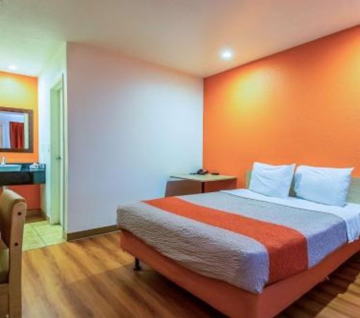 Motel 6-Bakersfield, CA - Airport