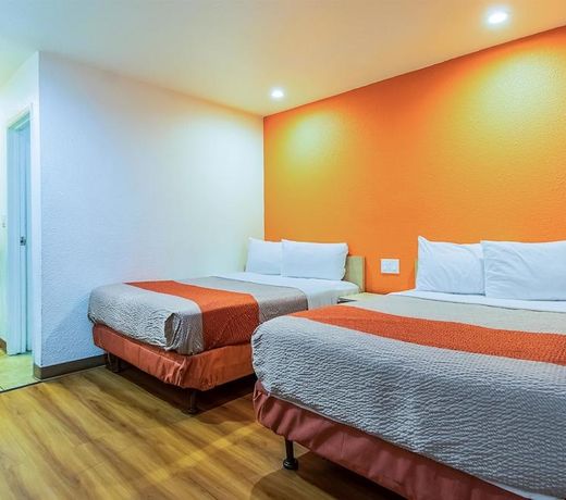 Motel 6-Bakersfield, CA - Airport