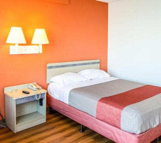 Motel 6-Bakersfield, CA - Convention Center