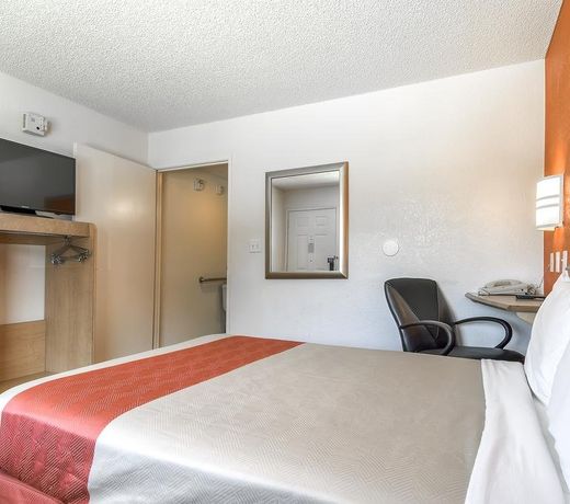 Motel 6-Carlsbad, CA - East Near LEGOLAND