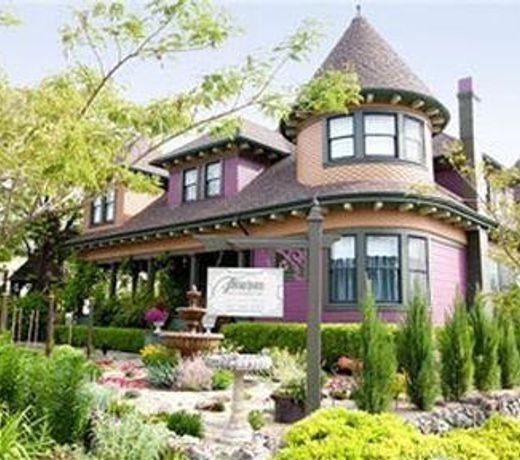 Kelley & Young Wine Garden Inn