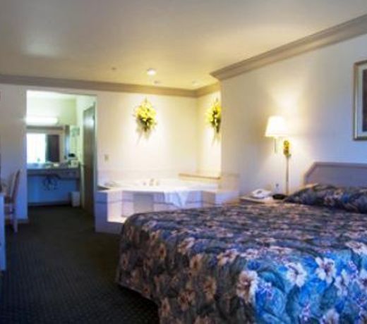 Cloverdale Wine Country Inn & Suites