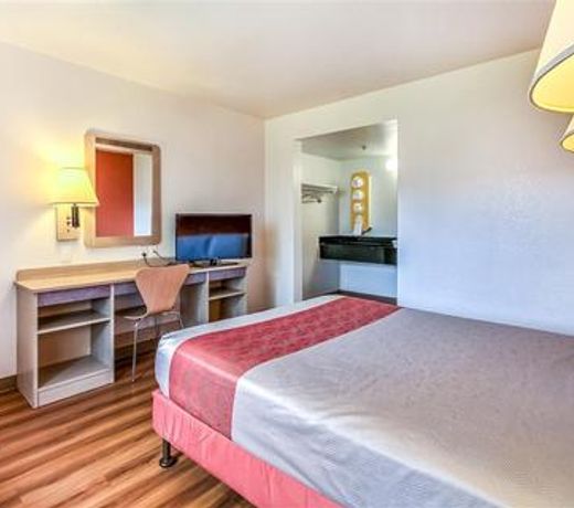 Motel 6-Salinas, CA - North Monterey Area
