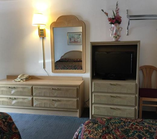 Lark Motel Willits