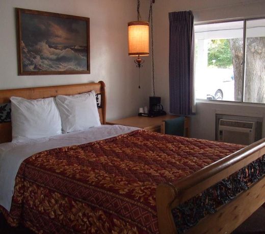 Mount-N-Lake Motel