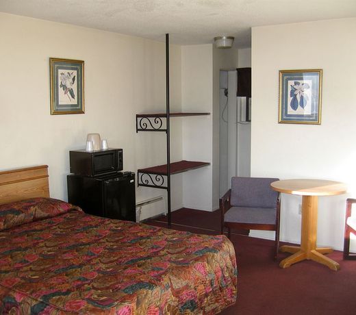 Spanish Trails Inn and Suites