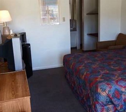 Spanish Trails Inn and Suites