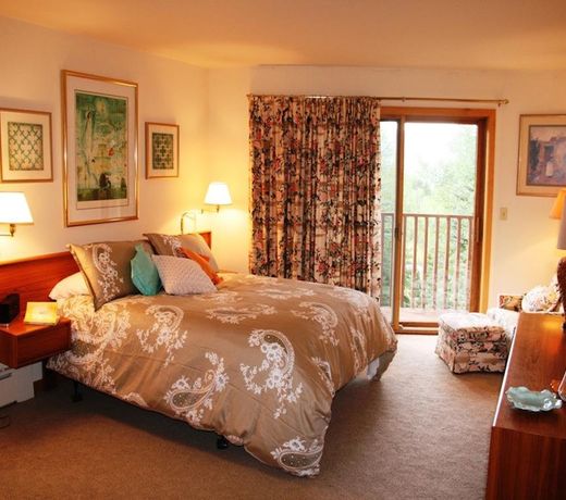 Cascade Village Area 5 bed 4 bath, Walk to lift!