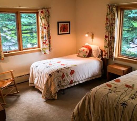 Cascade Village Area 5 bed 4 bath, Walk to lift!
