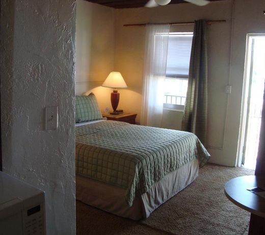 TROPICANA MOTEL