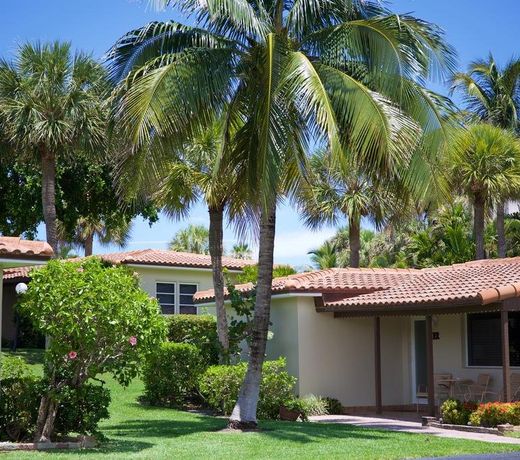 Royal Flamingo Villas