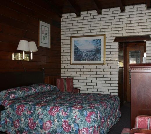 Hollywood Gardens Inn & Suites
