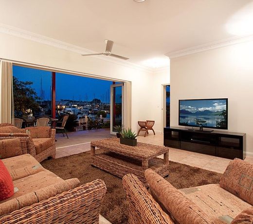 La Marina Waterfront Villa