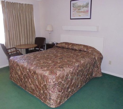 Pine Lodge Motel