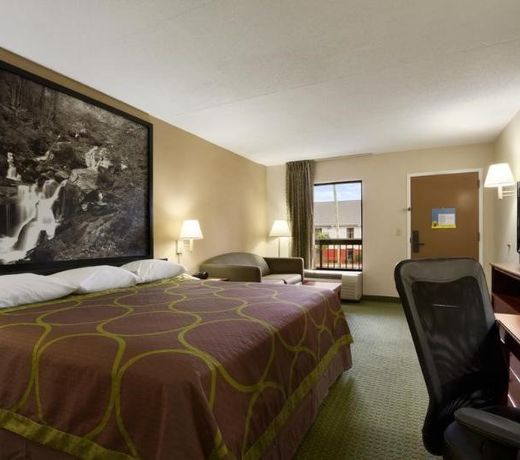 HAMPTON INN CALHOUN