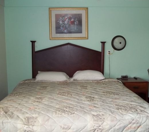 Altamont Motel