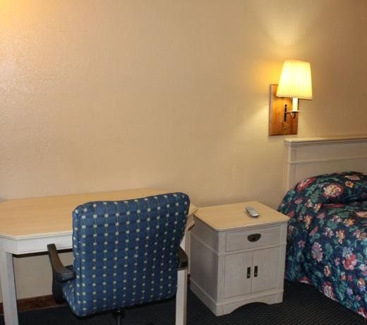 HOMETOWN INN FORT WAYNE