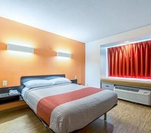 Motel 6 Indianapolis North