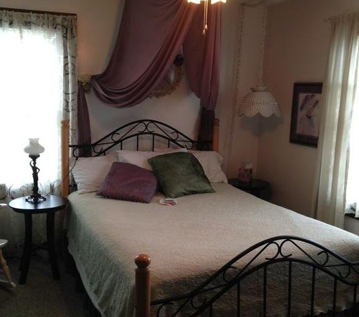 RENATA'S BED AND BREAKFAST