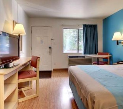 Motel 6-Des Moines, IA - North