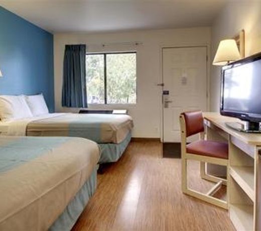 Motel 6-Des Moines, IA - North