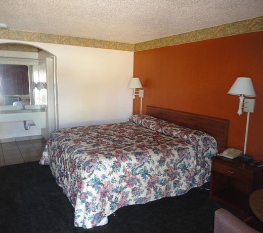 Sky-Palace Inn & Suites Hutchinson