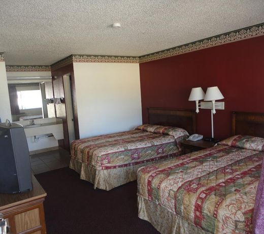 Sky-Palace Inn & Suites Hutchinson