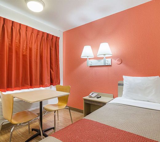 Motel 6-Topeka, KS - Northwest