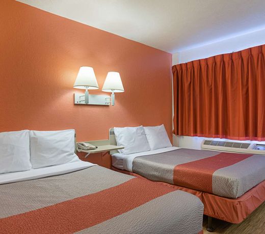 Motel 6-Topeka, KS - Northwest