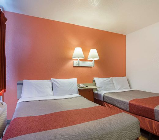 Motel 6-Topeka, KS - Northwest