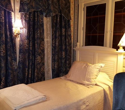 Holidae House Bed & Breakfast