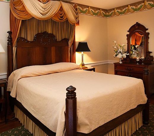 Monmouth Historic Inn