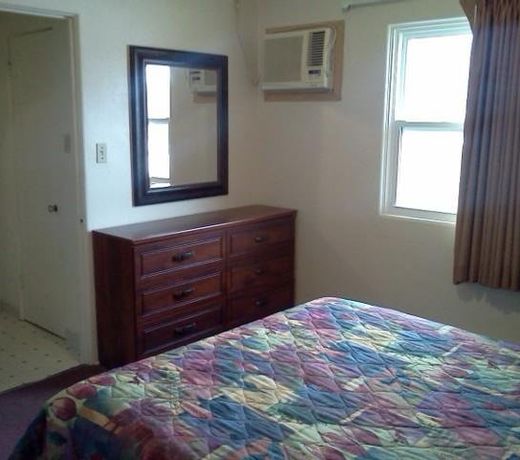 BUDGET HOST PARKWAY MOTEL