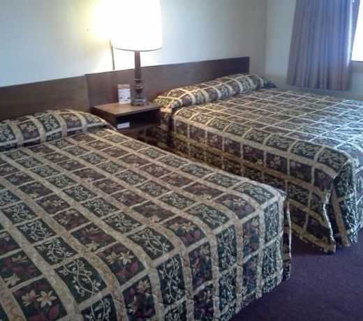 BUDGET HOST PARKWAY MOTEL