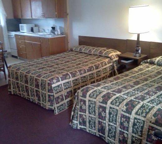 BUDGET HOST PARKWAY MOTEL