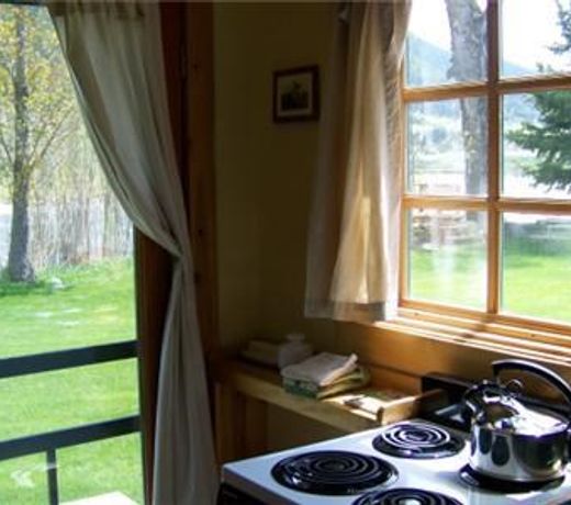 YELLOWSTONE RIVER INN CABINS