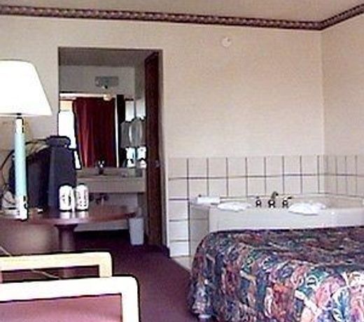 ECONOMY LODGE AND SUITES LINCOLN