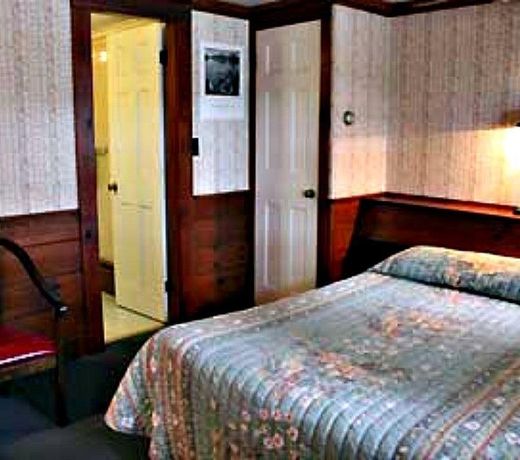 White Trellis Motel
