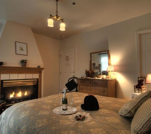 CABERNET INN