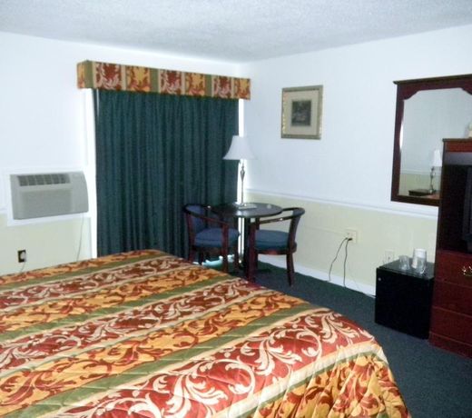 Yankee Clipper Inn