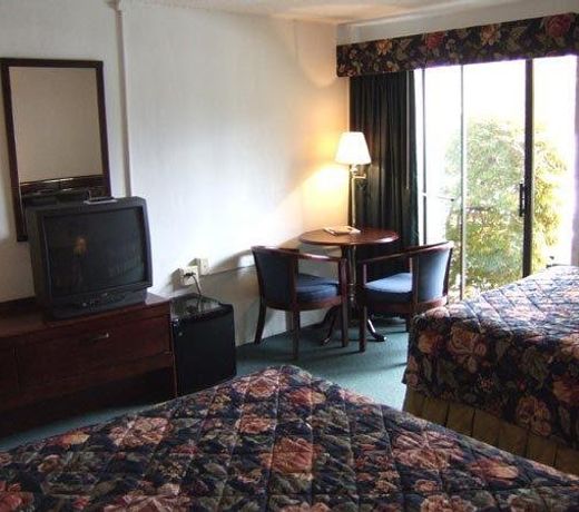 Yankee Clipper Inn