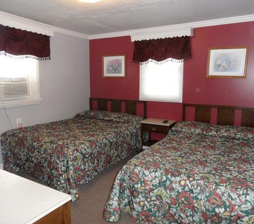 Seven Dwarfs Motel & Cabins