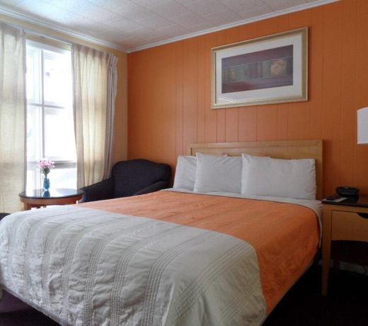 Pinebrook Motel