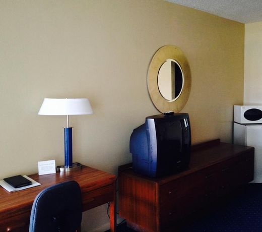 RED CARPET INN LENOIR