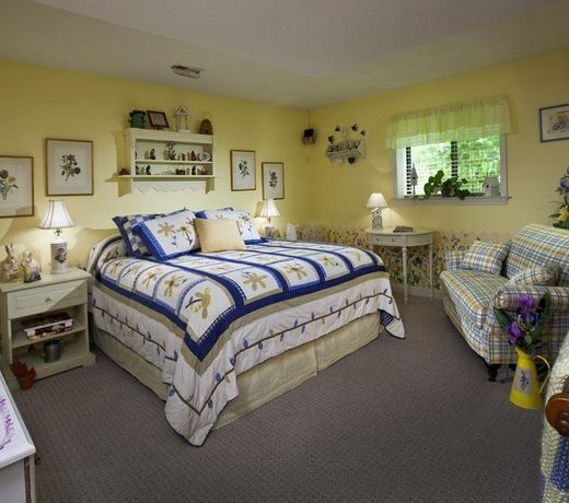 Acorn Bed & Breakfast at Mills River
