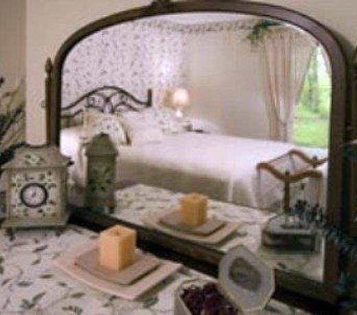 Acorn Bed & Breakfast at Mills River