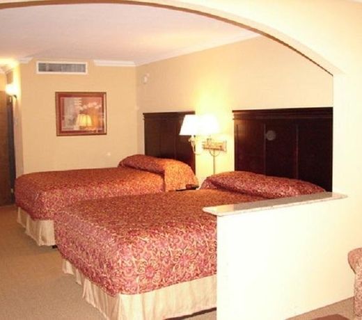 Econo Lodge Inn & Suites