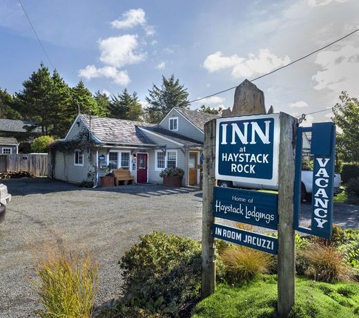Inn at Haystack Rock