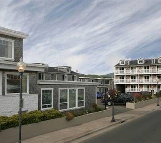 Looking Glass Inn